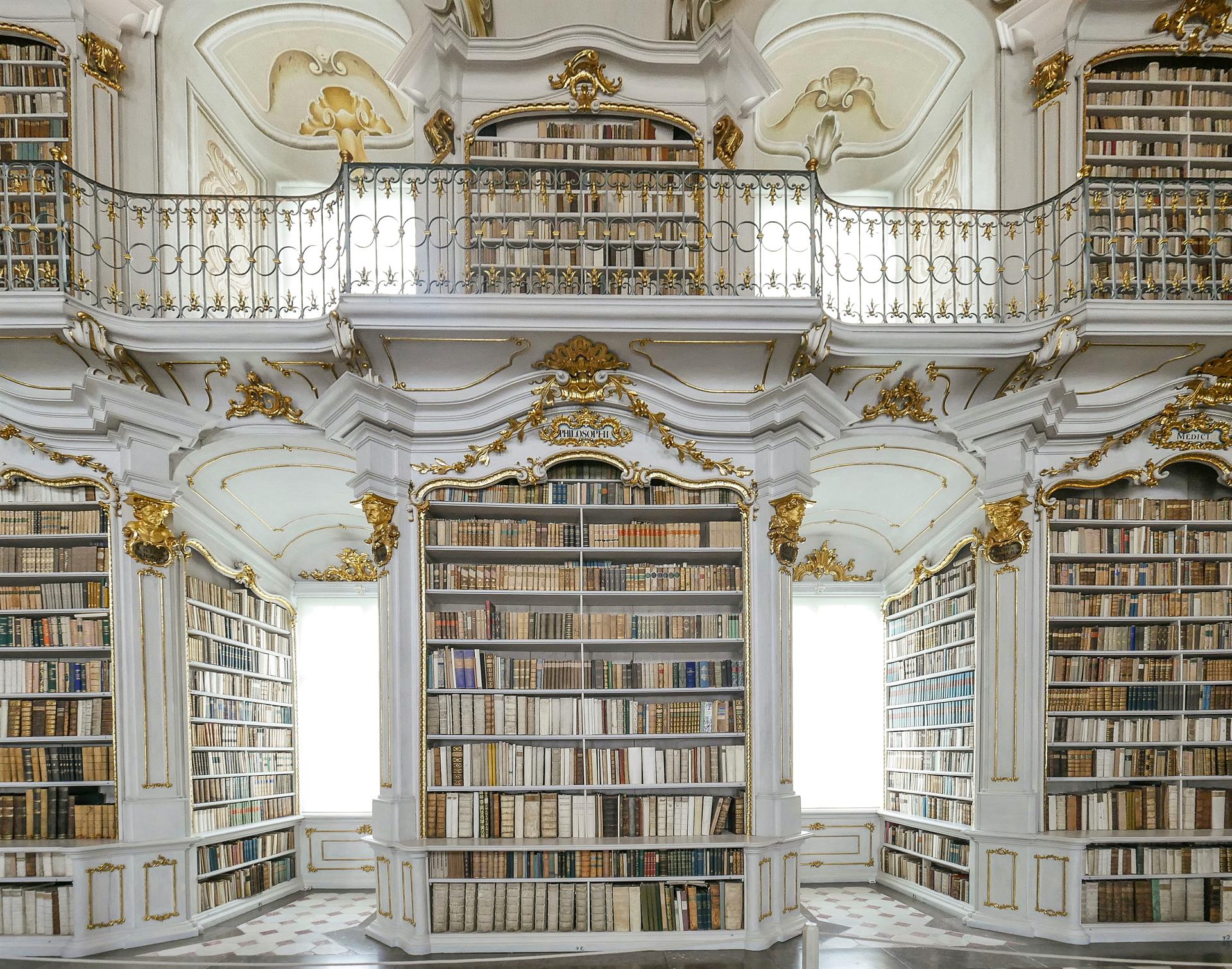 Die Klosterbibliothek im Benediktinerstift Admont gilt als die größte ihrer Art. Bild: unsplash/Andreas *****